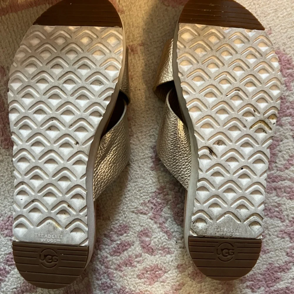 Ugg Kari Metallic Sandals sz 7 - Picture 3 of 6